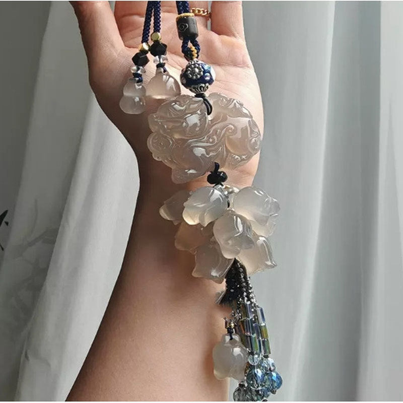 High-end car pendant gray chalcedony agate three sheep Kaitai Qilin Ping An Fu rearview mirror pendant car interior accessories