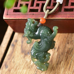 Hetian jade unicorn pendant auspicious universal three-dimensional domineering fortune jade pendant antique carving handmade