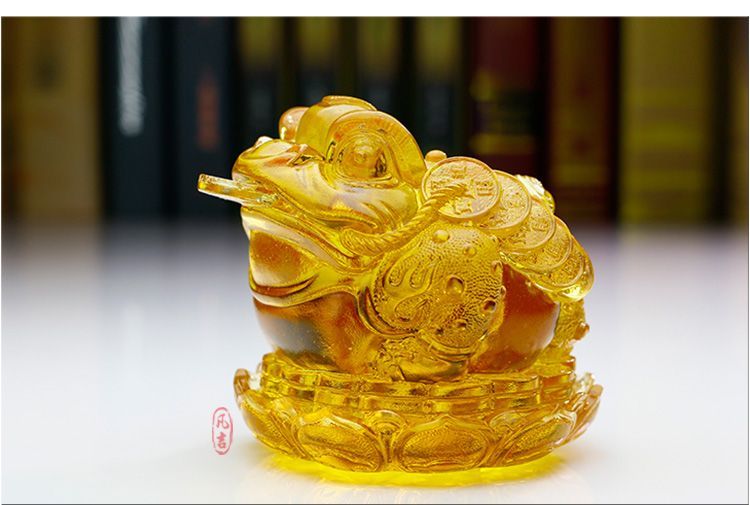 Eight directions to bring wealth three-legged golden toad fortune ornaments shop town house shop prosperous wealth living room gathering wealth glass toad crystal