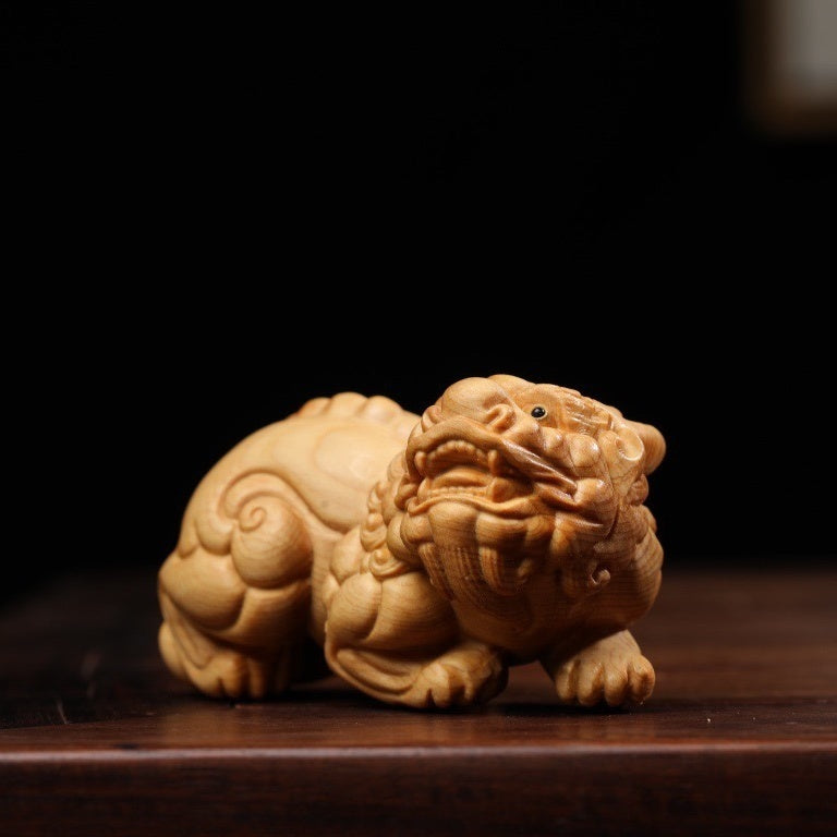 A pair of hand-held items carved from thuja to play with a Pixiu. A men's Pixiu pendant to attract wealth.