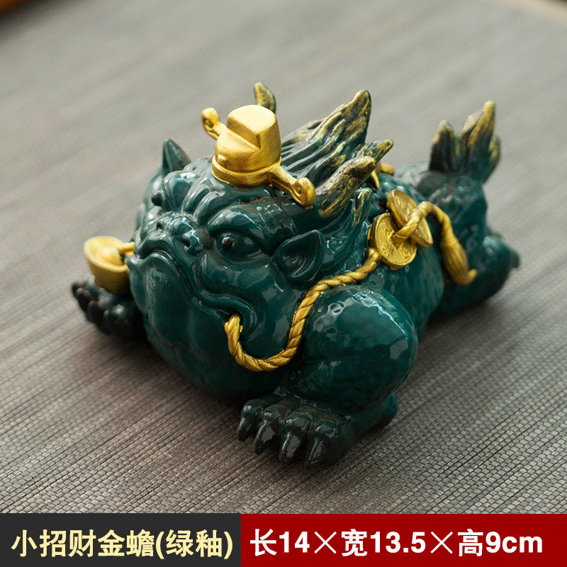 Fortune-attracting golden toad Feng Shui ornaments, large toad tea pets, can be raised as office shop opening gifts, ceramic crafts