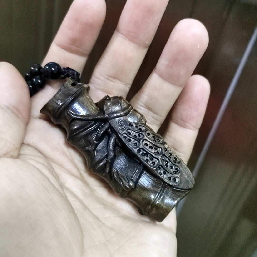 Rosewood blockbuster wood carving bamboo cicada solid wood carving lizard hand-held pendant cultural handicraft decoration