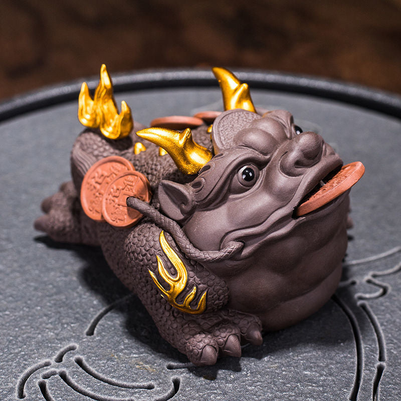 Golden Toad Zisha Tea Pet Ornaments Can Be Raised to Bring Fortune and Spray Tea Play Tea Table Handmade Three-legged Toad Kung Fu Tea Set Accessories