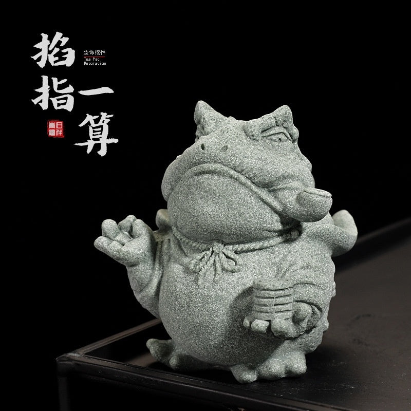 Green sandstone counts with fingers to attract fortune Golden Toad tea pet ornaments boutique can raise tea toy creative frog tea table decoration