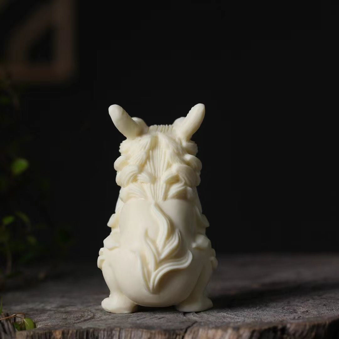 Ivory fruit auspicious beast three-eyed unicorn micro landscape ornaments car center console ornaments Chinese style tea pet