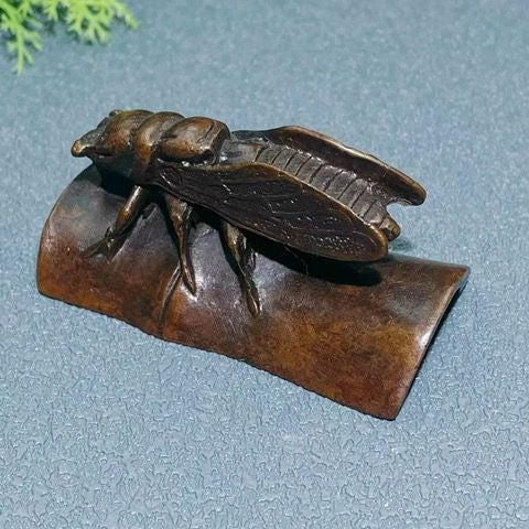 A blockbuster cicada town ruler bamboo cicada brown classical study paperweight collection home copper alloy ornaments