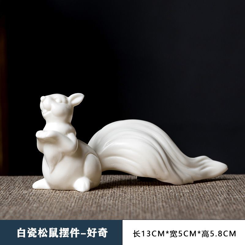 Creative white porcelain squirrel desktop ornaments ceramic handmade tea pet tea table tea toy living room office car decorations