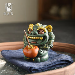 Taomi Qing sandstone colored gold auspicious beast tea pet ornaments cultural and creative wealth-attracting Pixiu Qilin a pair of desktop ornaments mascots