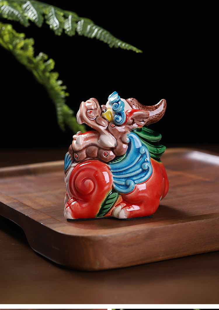 Fortune-attracting ceramic tea pets, Pixiu, golden toad, unicorn ornaments, tea trays, can be raised, Taiwan Cochin pottery, car-mounted, wealth-gathering car