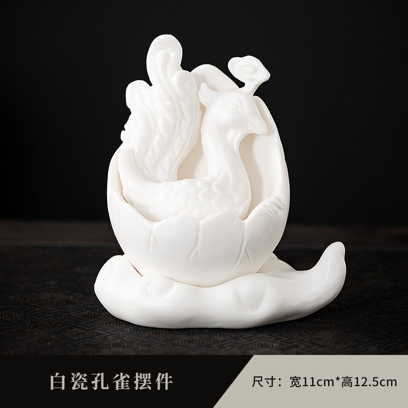 Dehua white porcelain peacock unicorn ornaments ceramic fortune-bringing crafts to resolve the living room desktop Chinese tea pet