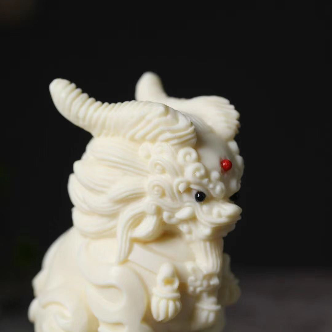 Ivory fruit auspicious beast three-eyed unicorn micro landscape ornaments car center console ornaments Chinese style tea pet