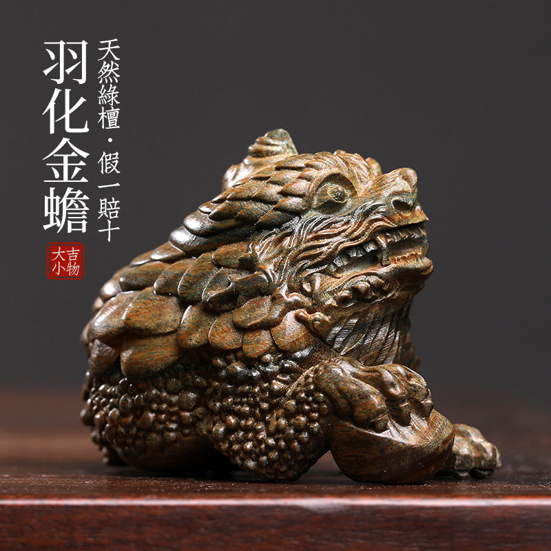 Natural green sandalwood carved feathered golden toad small ornaments to attract wealth three-legged golden toad play hand-held pieces home decorations