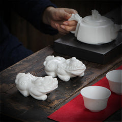 Dehua mutton-fat white porcelain tea pets, lucky Pixiu tea table boutique ceramic ornaments, can be raised Kung Fu tea set tea tray tea play