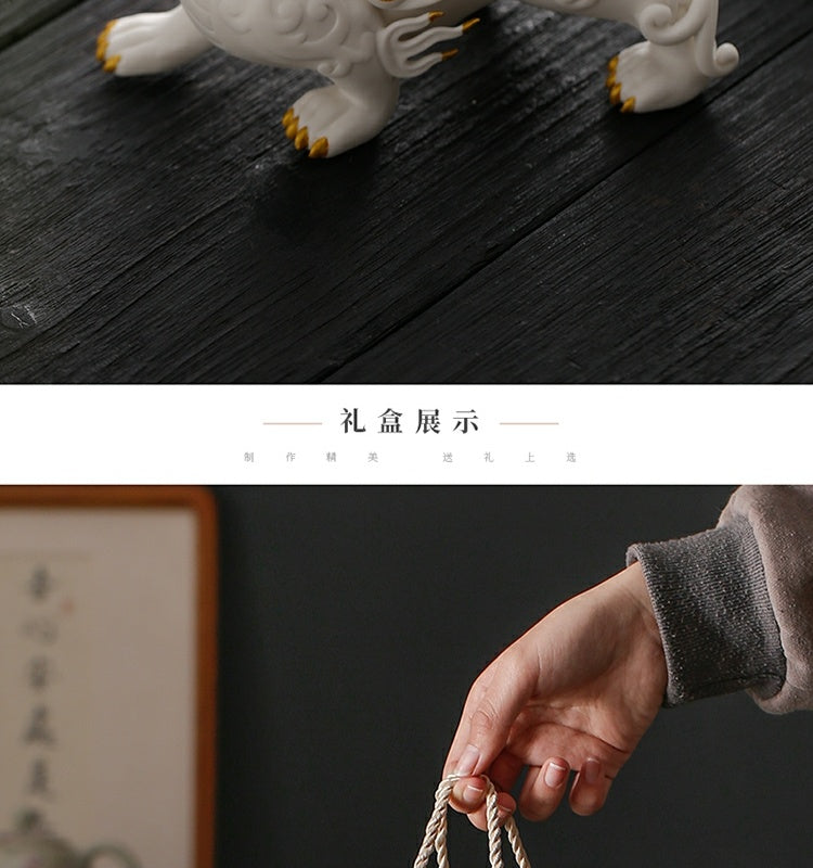 Creative auspicious beasts, lucky Pixiu, a pair of male and female white porcelain tea pets, new Chinese style living room office desktop decoration