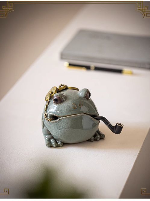 Creative ceramic three-legged Geyao golden toad tea pet can raise toad home fortune ornaments tea room tea table desktop decoration