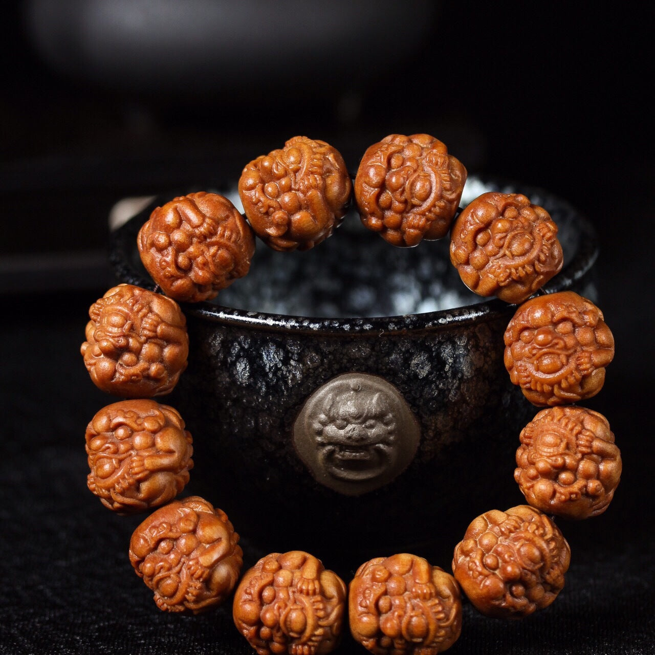 Authentic small-leaf red sandalwood bracelet, lucky Pixiu carved cliff cypress sandalwood rosewood bracelet, men's play bracelet