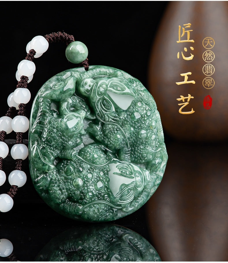 Natural jadeite fortune-attracting golden toad pendant, ice jade, green golden toad large pendant, jade plaque, fortune-attracting