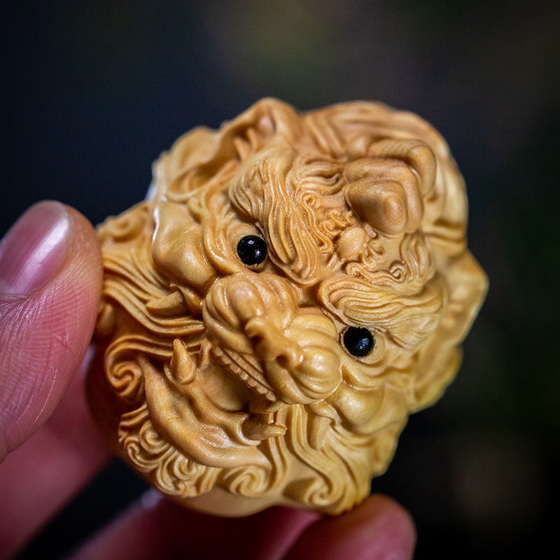 Boxwood carving auspicious beast Pixiu portable play hand-held pieces men's play thuja cypress wood carving pendant craft pendant