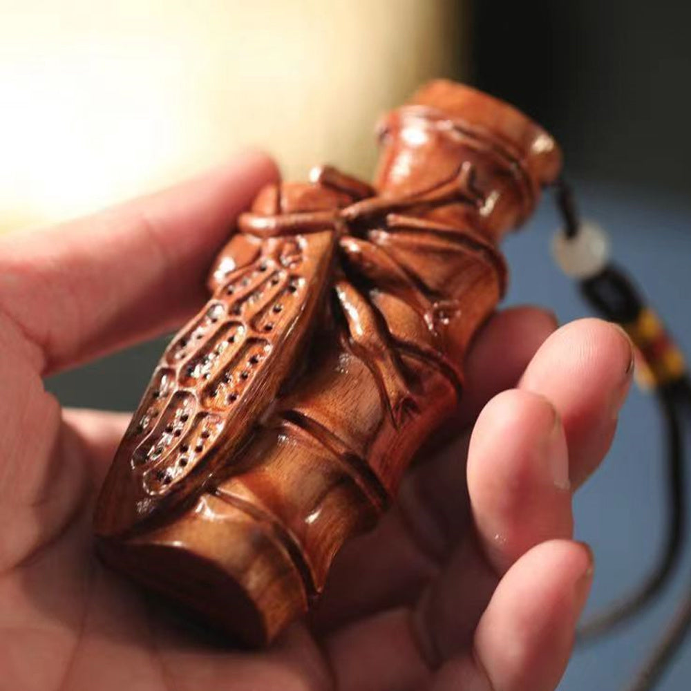 Rosewood blockbuster wood carving bamboo cicada solid wood carving lizard hand-held pendant cultural handicraft decoration