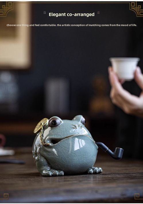 Creative ceramic three-legged Geyao golden toad tea pet can raise toad home fortune ornaments tea room tea table desktop decoration