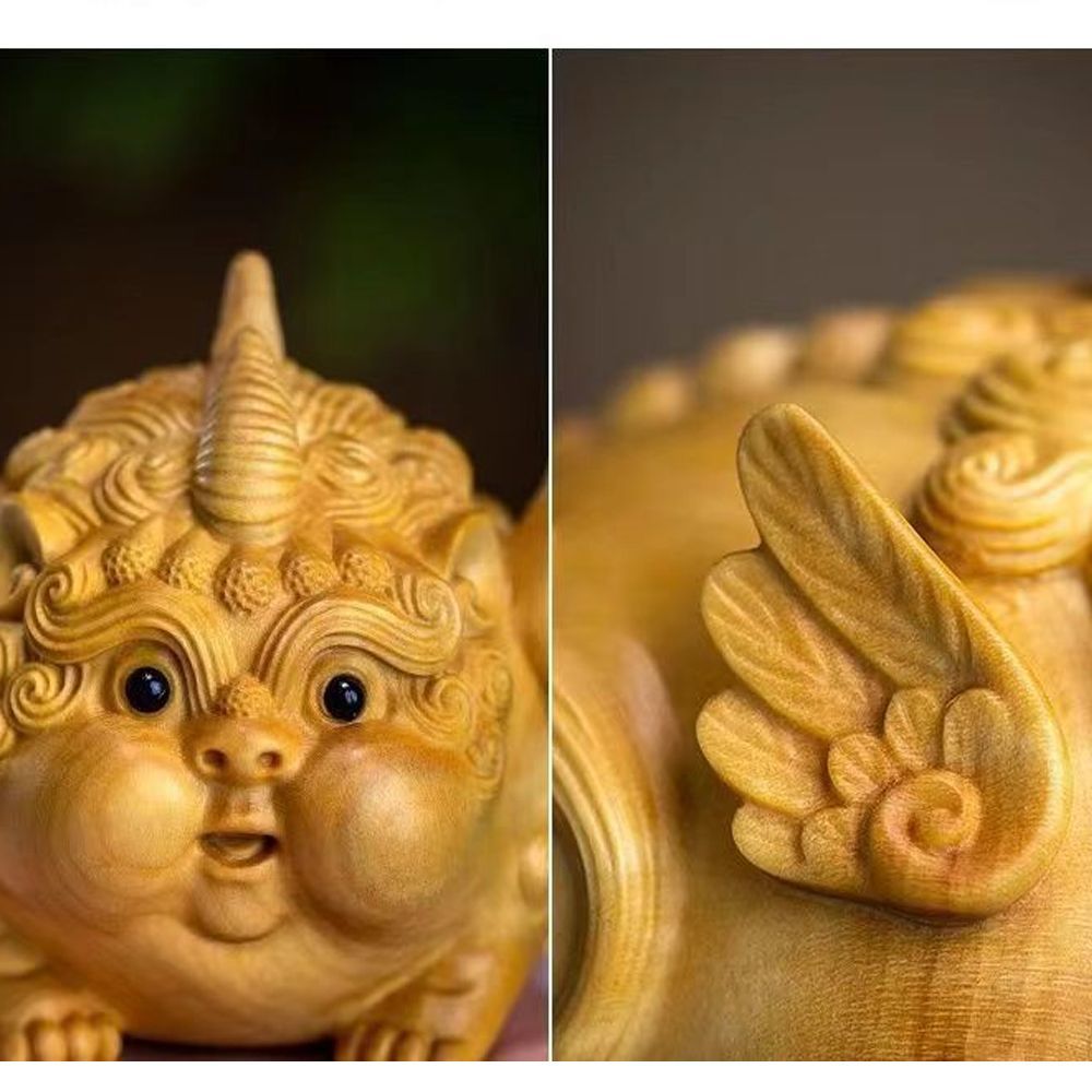 Thuja wood carving cute Pixiu fortune-gathering hand-held pieces living room office desktop home carving ornaments gift