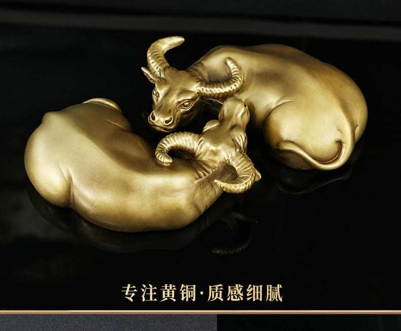 Pure brass Bagua cow transport hand-held tea pet toy double cow transport car Tai Chi hand-twisting cow turning the world ornaments