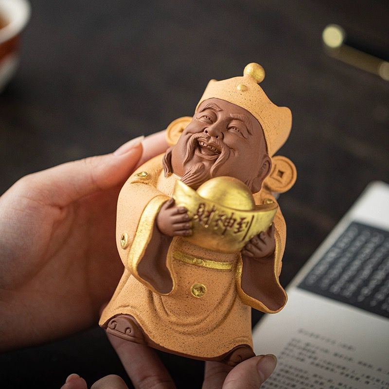 The God of Wealth receives the fine purple sand fortune tea pet tea table tea table decoration fully handmade sculpture