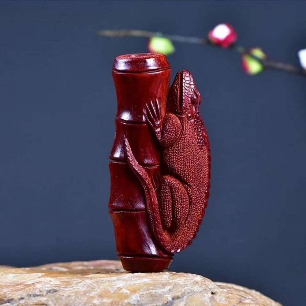 Rosewood blockbuster wood carving bamboo cicada solid wood carving lizard hand-held pendant cultural handicraft decoration