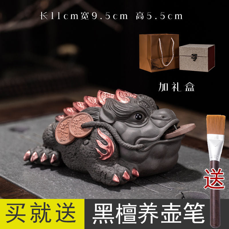 Golden Toad Zisha Tea Pet Ornaments Can Be Raised to Bring Fortune and Spray Tea Play Tea Table Handmade Three-legged Toad Kung Fu Tea Set Accessories