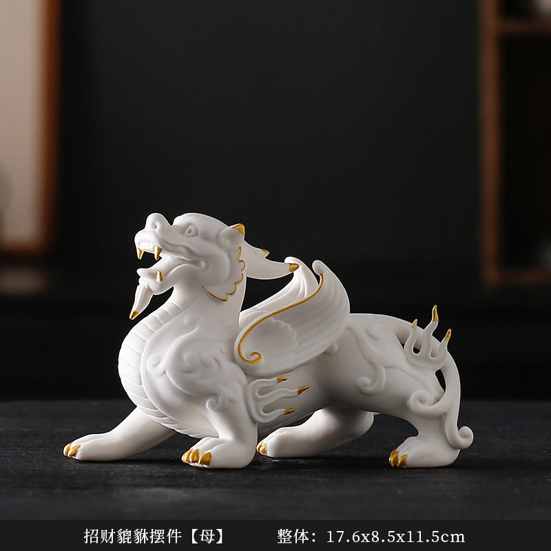 Creative auspicious beasts, lucky Pixiu, a pair of male and female white porcelain tea pets, new Chinese style living room office desktop decoration